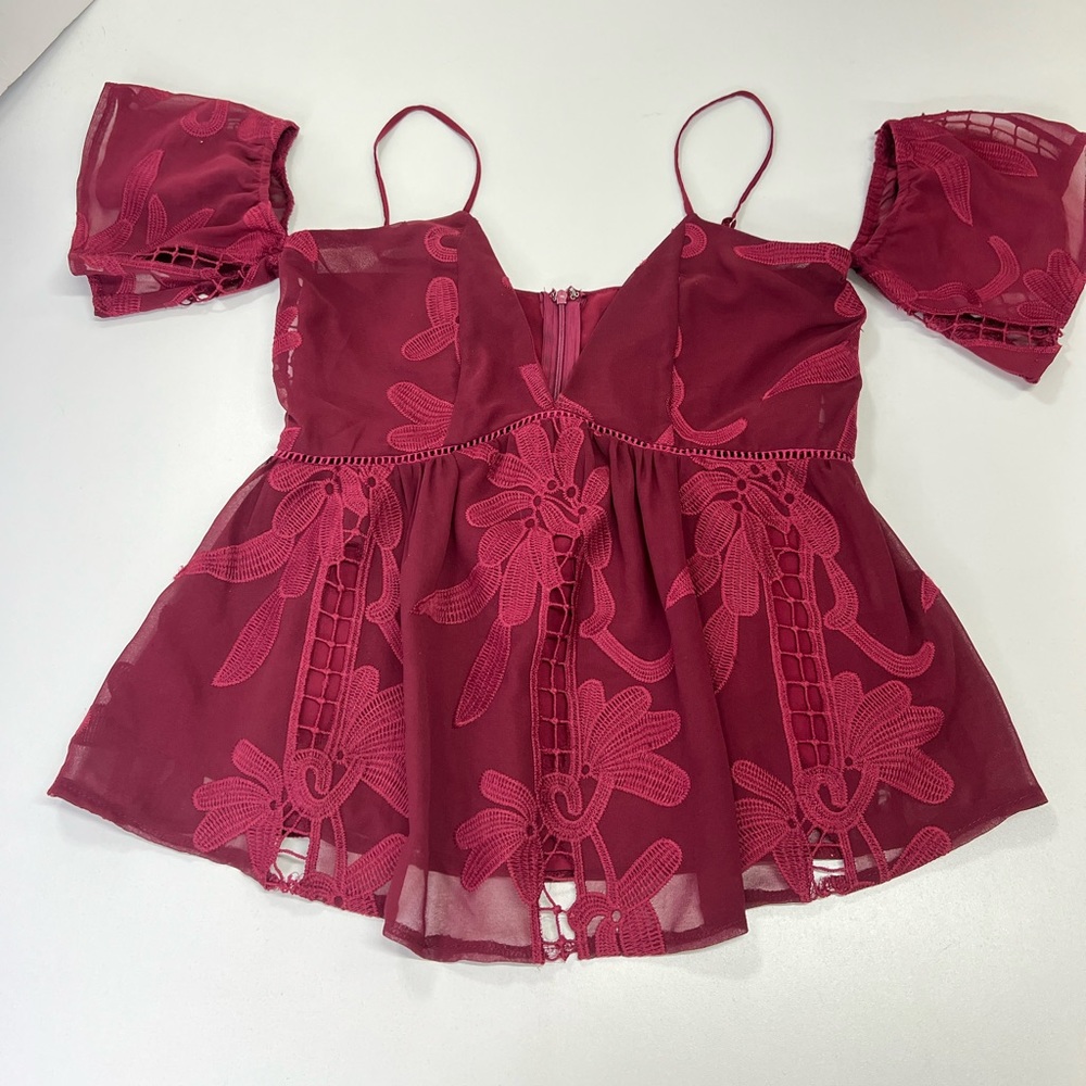 Storia Fitted Burgundy Baby Doll Blouse With Puff Sleeves Size Medium